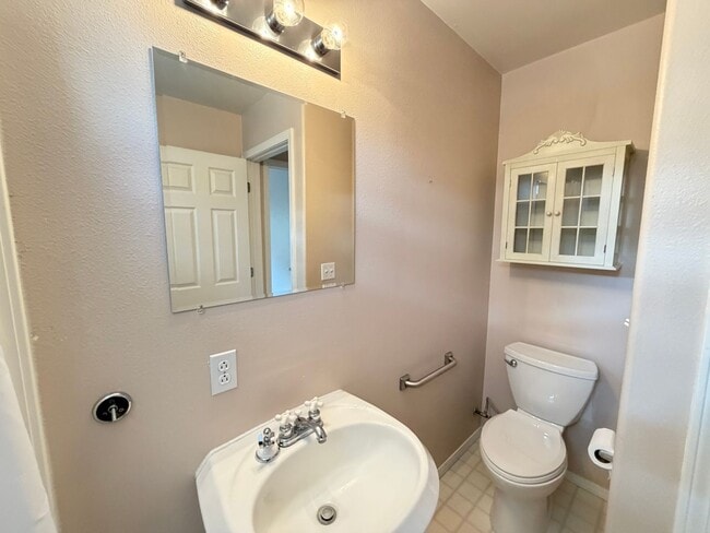 Building Photo - Downtown Coeur d'Alene Rancher