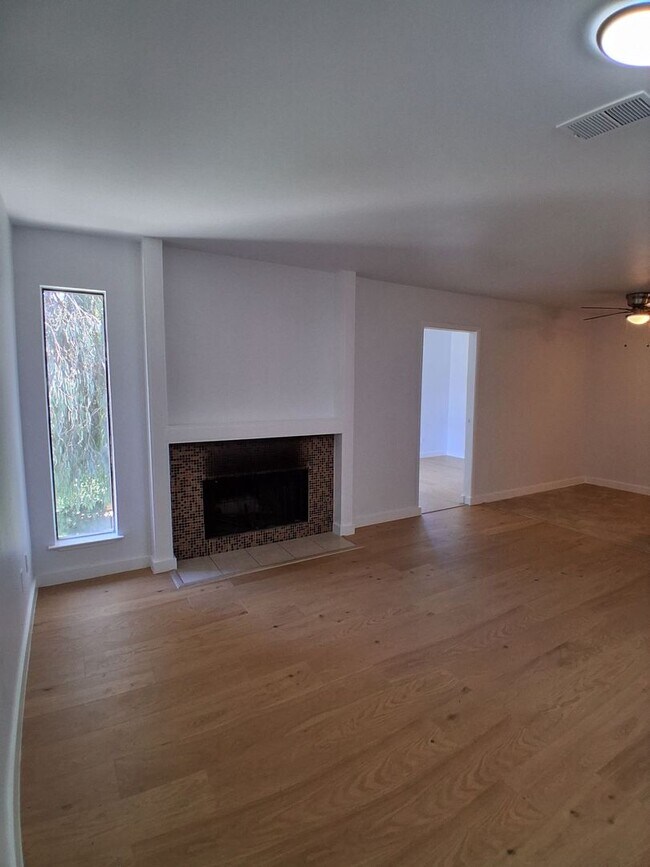 Building Photo - MOVE-IN SPECIAL: HALF OFF THE 1ST MONTH'S RENT – Beautifully Updated 2 Bedroom, 1 Bathroom Condo!