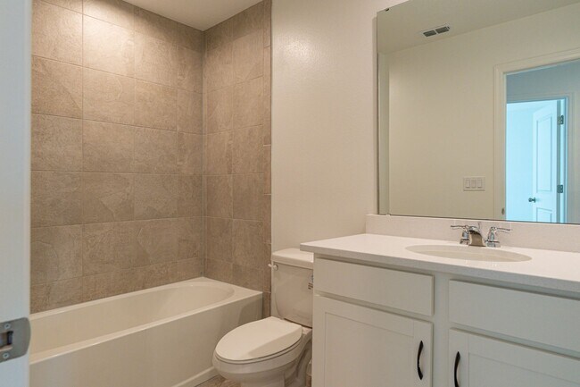 Building Photo - Almost Brand New 3 beds 2.5 baths in East ...