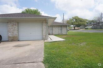 Building Photo - 1917 Normal Park Dr