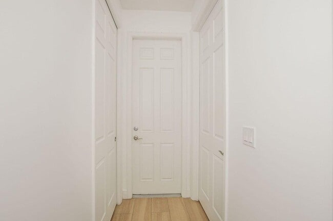 Building Photo - 341 SW Kestor Dr