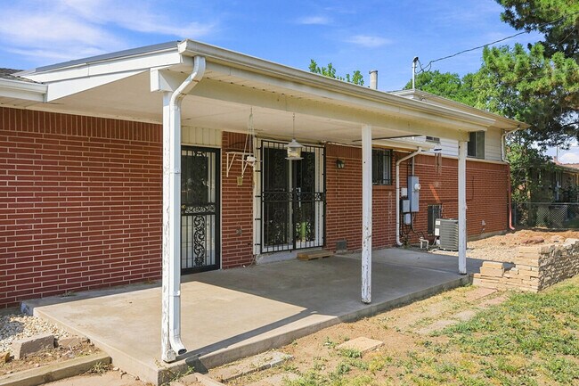 Building Photo - 3050 S Hobart Way