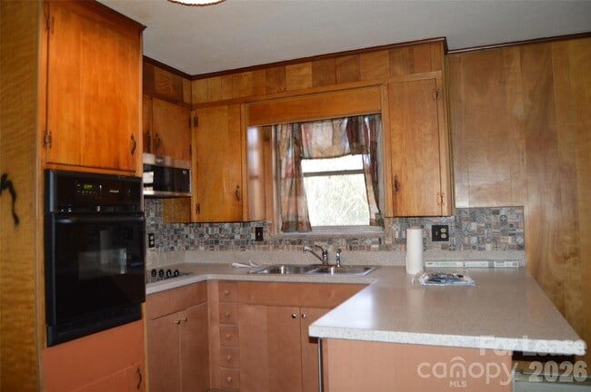 Building Photo - 516 S Green St