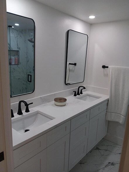 Building Photo - 3052 30th Ct