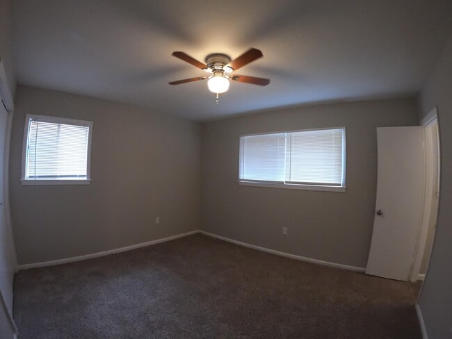 Building Photo - 3256 Suncrest Dr