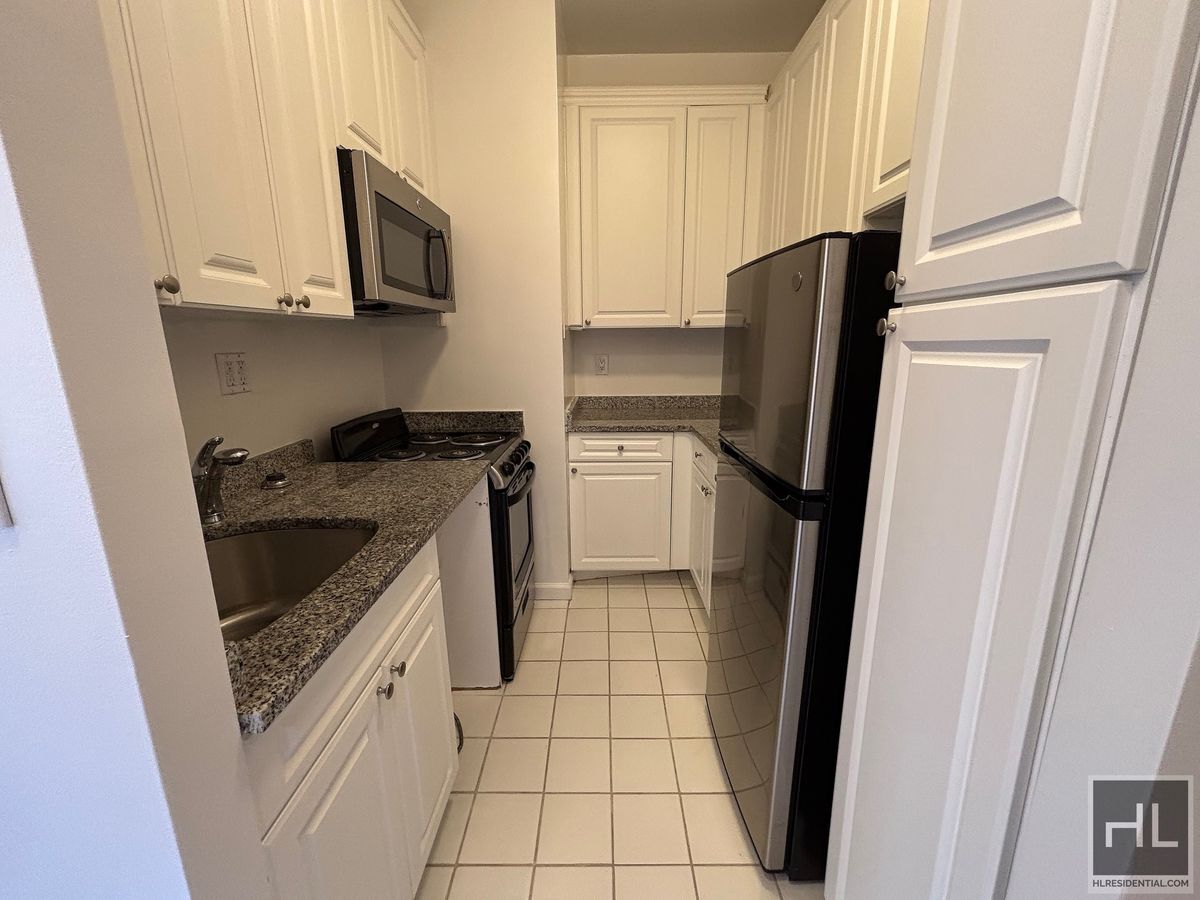 Building Photo - WEST 72 STREET