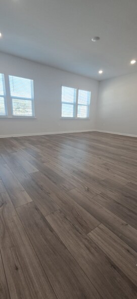 Building Photo - 2837 Farmhouse Dr