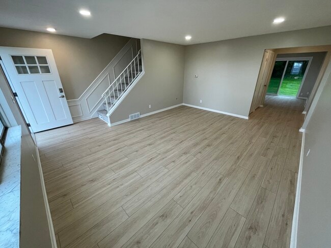 Building Photo - 2598 Chamberlain Rd