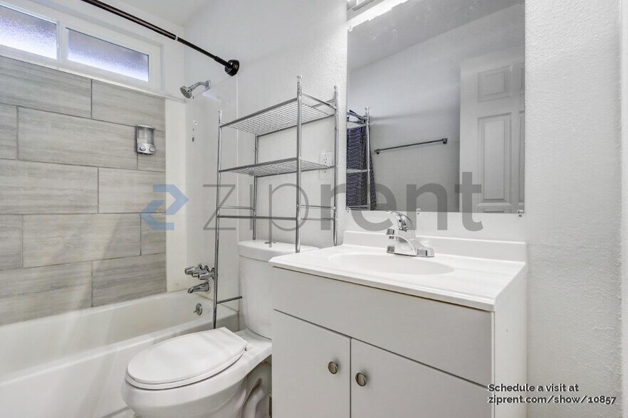 Building Photo - Unit