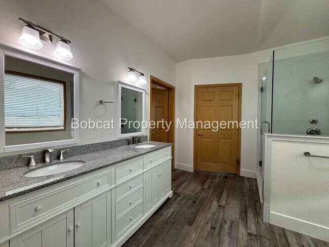 Building Photo - 1300 Bridle Way