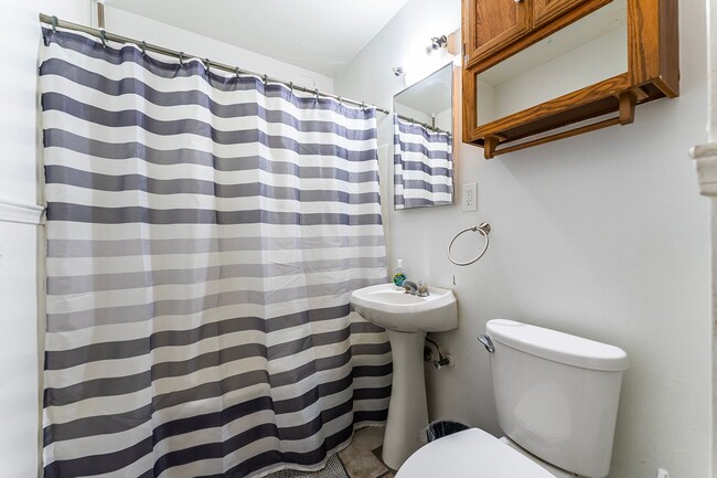 Building Photo - ROOM FOR RENT IN LARGE HOME