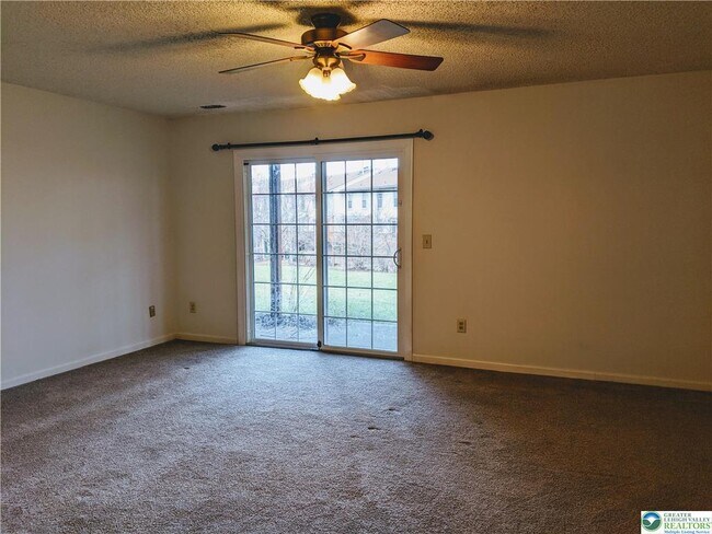 Building Photo - 1825 Falcon Dr