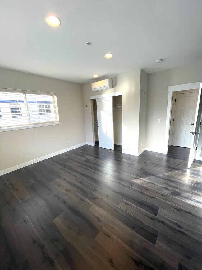 Building Photo - 2311 E John St