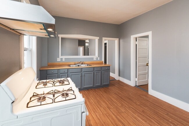 Primary Photo - 130 Shurtleff St