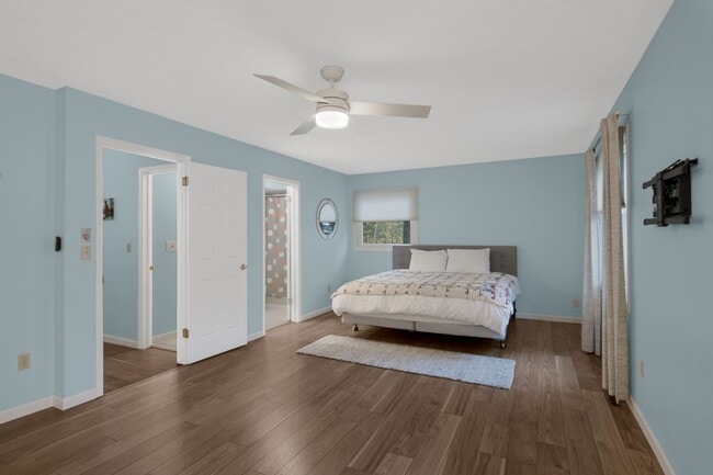 Building Photo - Charming Home at the Base of Old Mission Peninsula