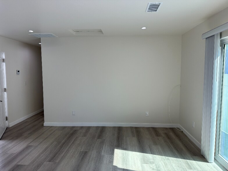 Building Photo - 2110 Gaviota Ave