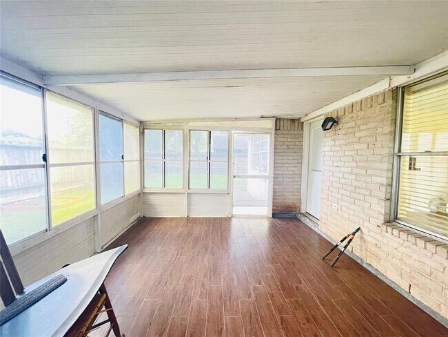 Building Photo - 2503 Radcliffe Dr