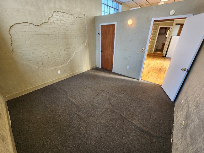 Building Photo - 208 MAINApt