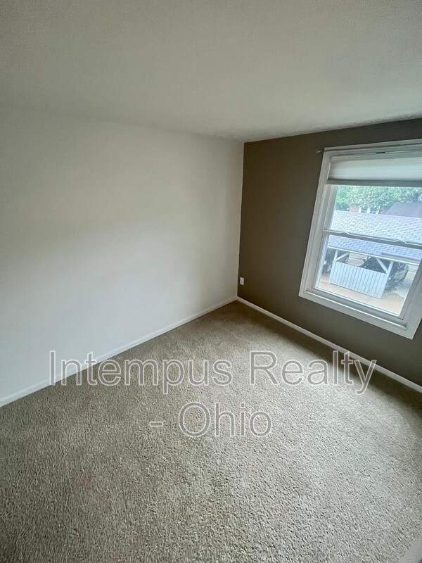 Building Photo - 2071 Stratford Ct