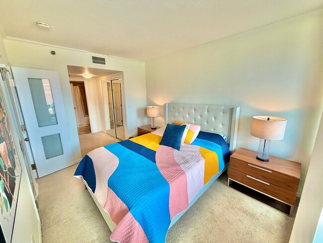 Building Photo - Penn Ave Prominent Neoclassical 1 Bed Condo, w/Balcony, Pool, Gym. - Furnished Option, Parking Op...