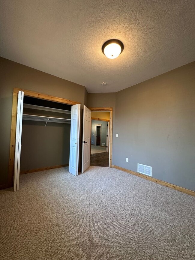 Building Photo - Cute Bungalow style home in Bozeman!  Move...