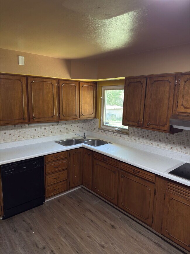 Building Photo - 42 Rolling Hills Dr