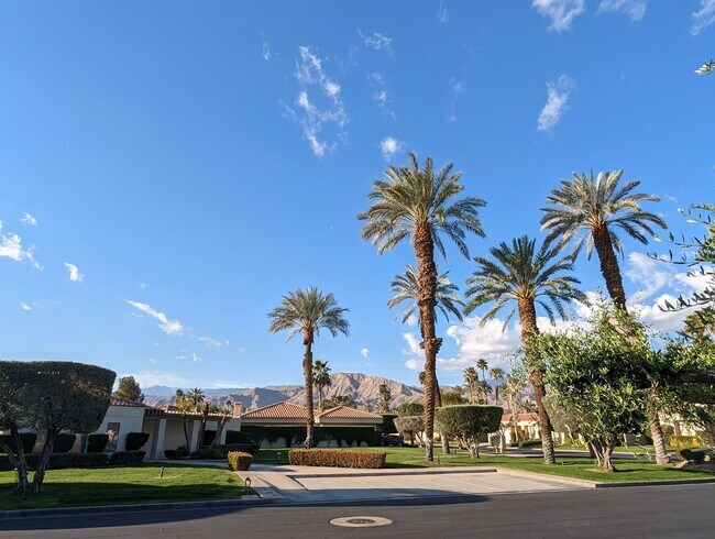 Building Photo - 1 Mission Palms Dr W