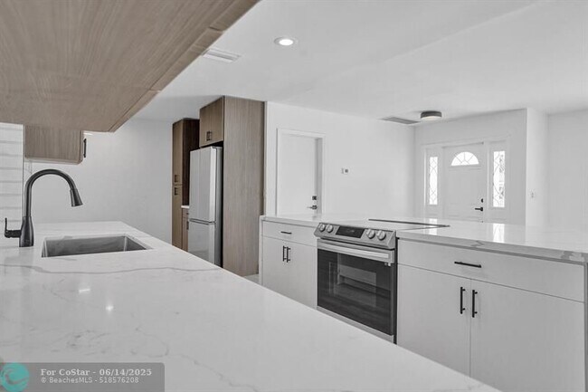 Building Photo - 4751 NE 29th Ave