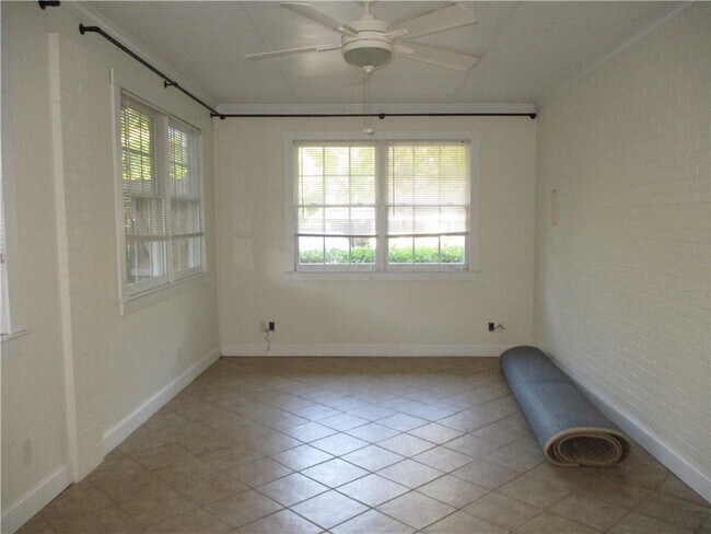 Building Photo - 112 Highland Ave