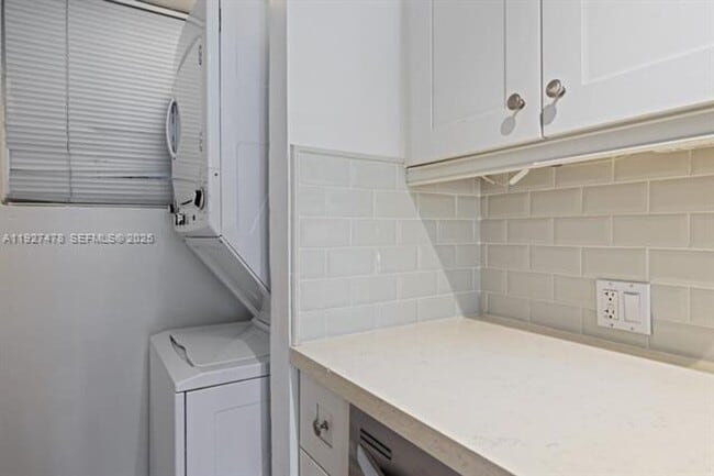 Building Photo - 3028 Center St