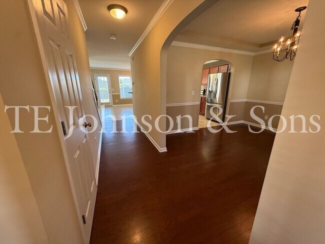 Building Photo - Spacious 4 Bedroom Home with Fenced Yard & Two Car Garage in Clemmons