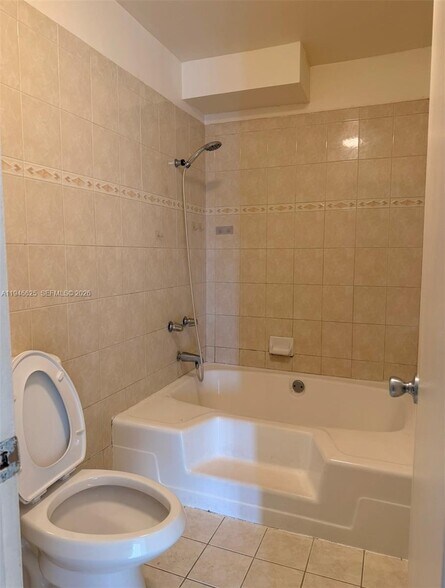 Building Photo - 1900 W 54th St