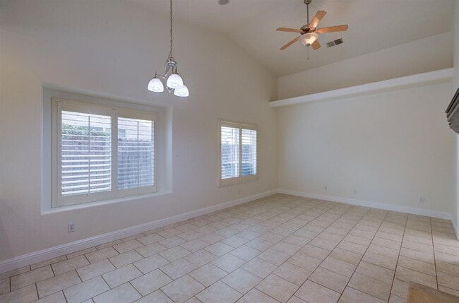 Building Photo - 1824 E Turnberry Ave