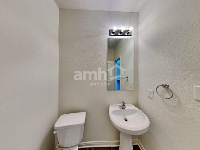 Building Photo - 7931 Bluewater Cove
