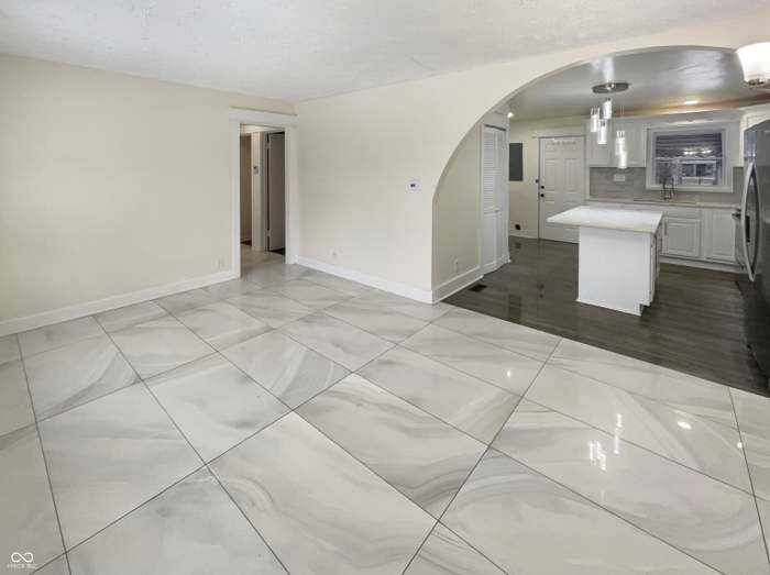 Building Photo - 4055 N Grand Ave