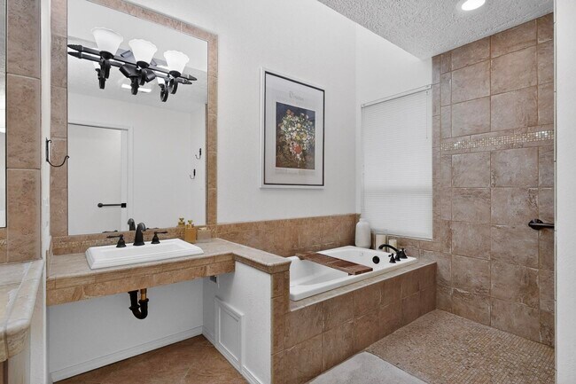 Building Photo - 9735 Village Green Dr NE