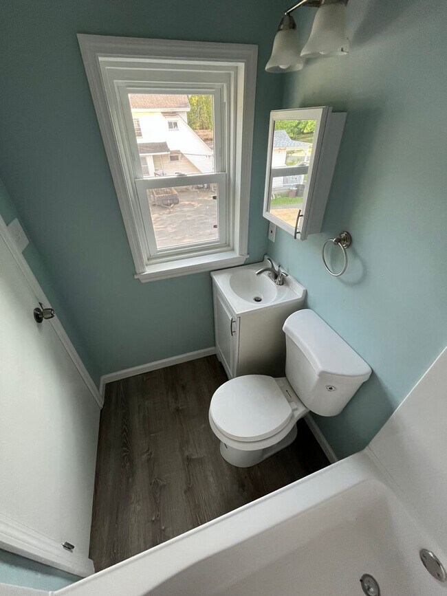 Building Photo - Gorgeous Studio Apartment in Quiet Pittsfield Street