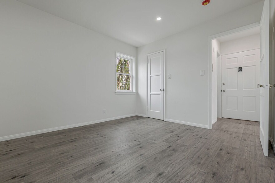 Building Photo - 3841 Arlington Ave