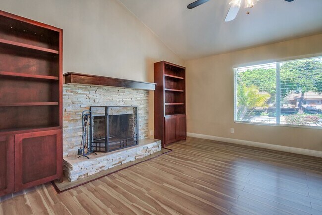 Building Photo - Beautiful 3 Bedroom + Den Home in the Foot...