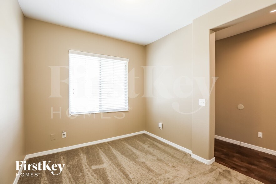 Building Photo - 38105 W Isabella Ln