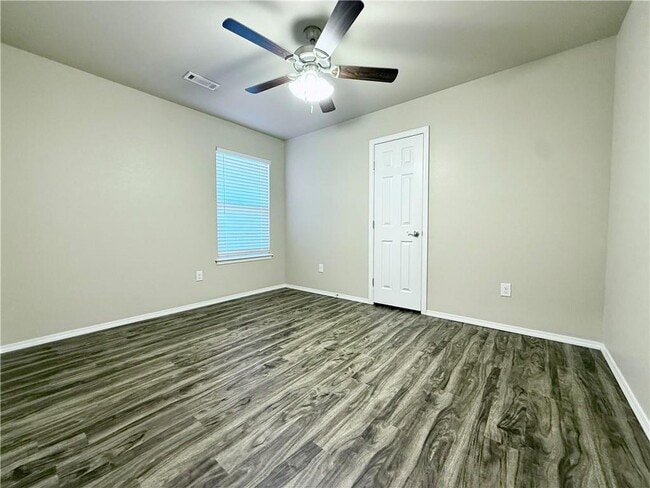 Building Photo - 817 Saddlebrook St