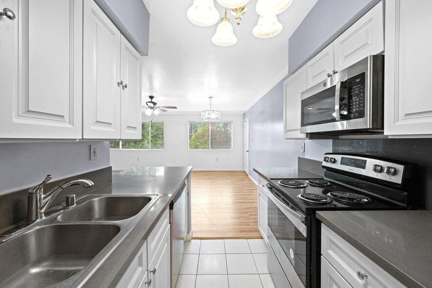 Kitchen with new countertop - 12801 Moorpark St