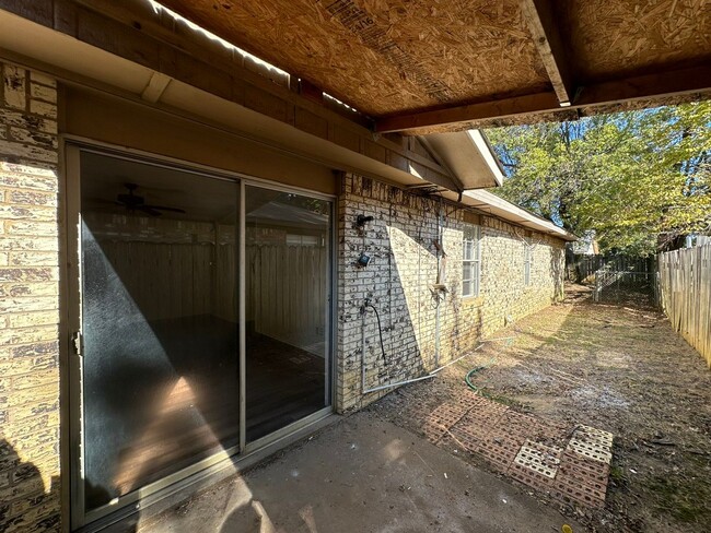 Building Photo - Cozy 3 Bedroom Unit! Tour Today!