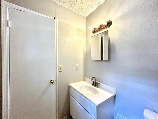 Building Photo - 3582 Kensett Dr