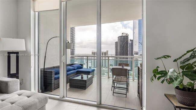 Building Photo - 950 Brickell Bay Dr