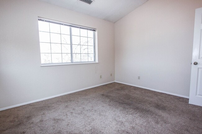 Building Photo - 415 S Alarcon St