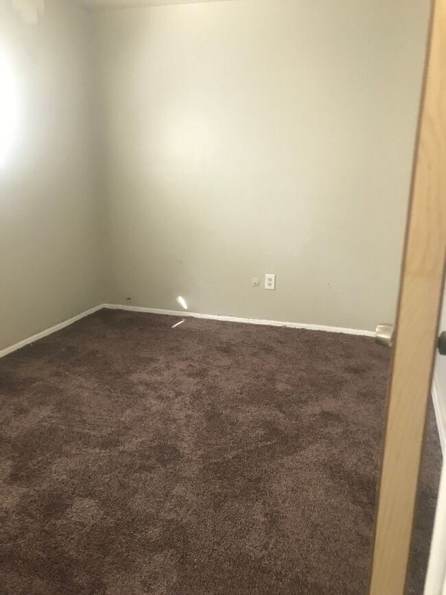 Building Photo - 4 bedroom ranch near dearborn- Section 8 A...
