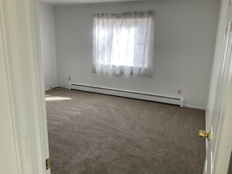 Building Photo - 608 N Orchard Ave