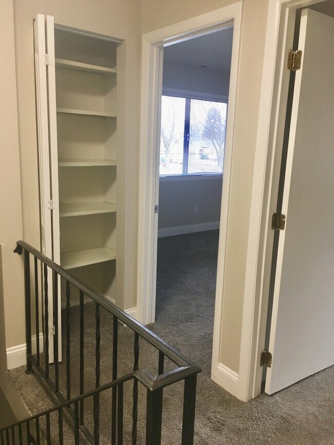 Building Photo - 6883 Fillmore Dr