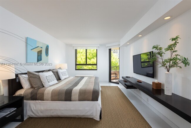 Building Photo - 121 Crandon Blvd